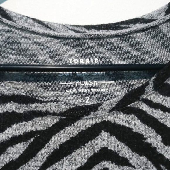 Torrid Plus Size Super Soft Plush Zebra Print Sweater 3/4 Sleeve Size 2 - Picture 7 of 7